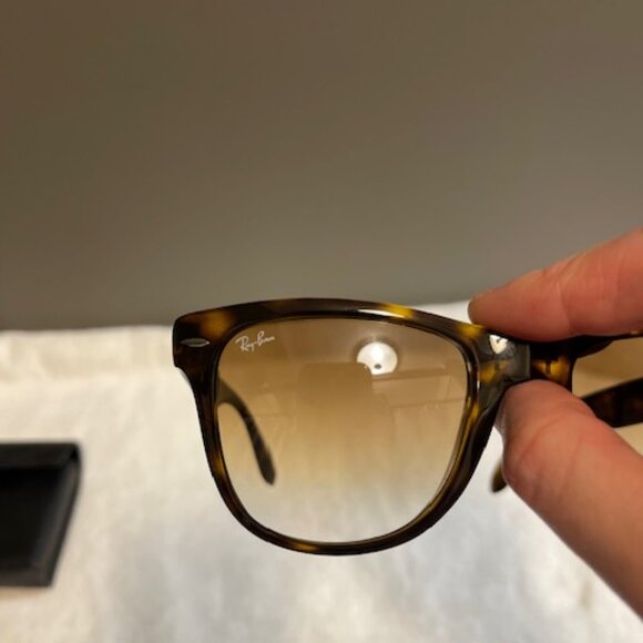 Ray-Ban Foldable Tortoise Shell Sunglasses - Picture 5 of 16